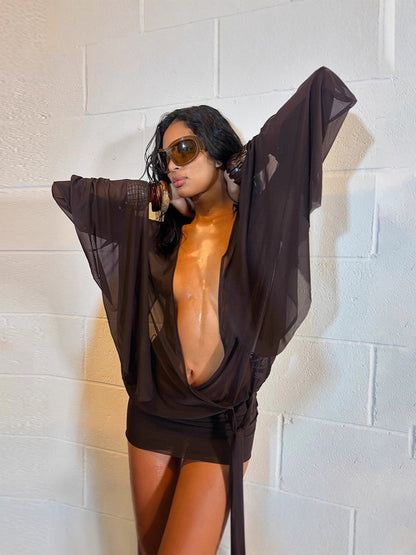 AliExpress, roupa nova europeia e americana, sexy, decote profundo em V, transparente, costas nuas, alças finas, curto, para mulheres que querem mostrar o rabo.