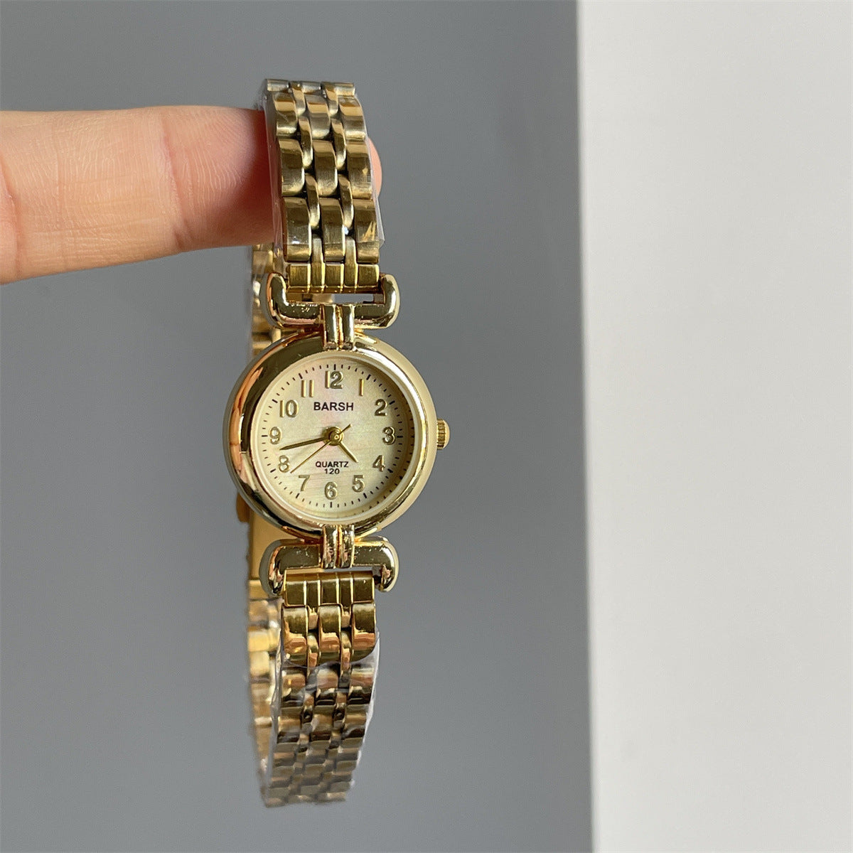 Foreign trade wholesale explosive second-hand women's quartz watch women's retro mini small disc niche light luxury steel belt
