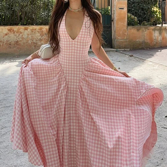 2026 spring new European and American clothing temperament elegant ins style halterneck V-neck pleated waist French dress