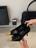 The single shoe is matte leather and black 8cm