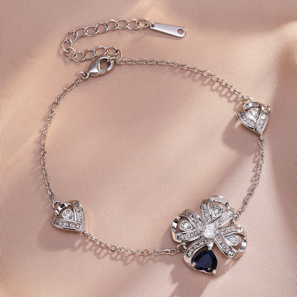 The new Baojiayong blooming flower bracelet plated with 18K gold floral blue diamond-set simple and sophisticated fashion women's set