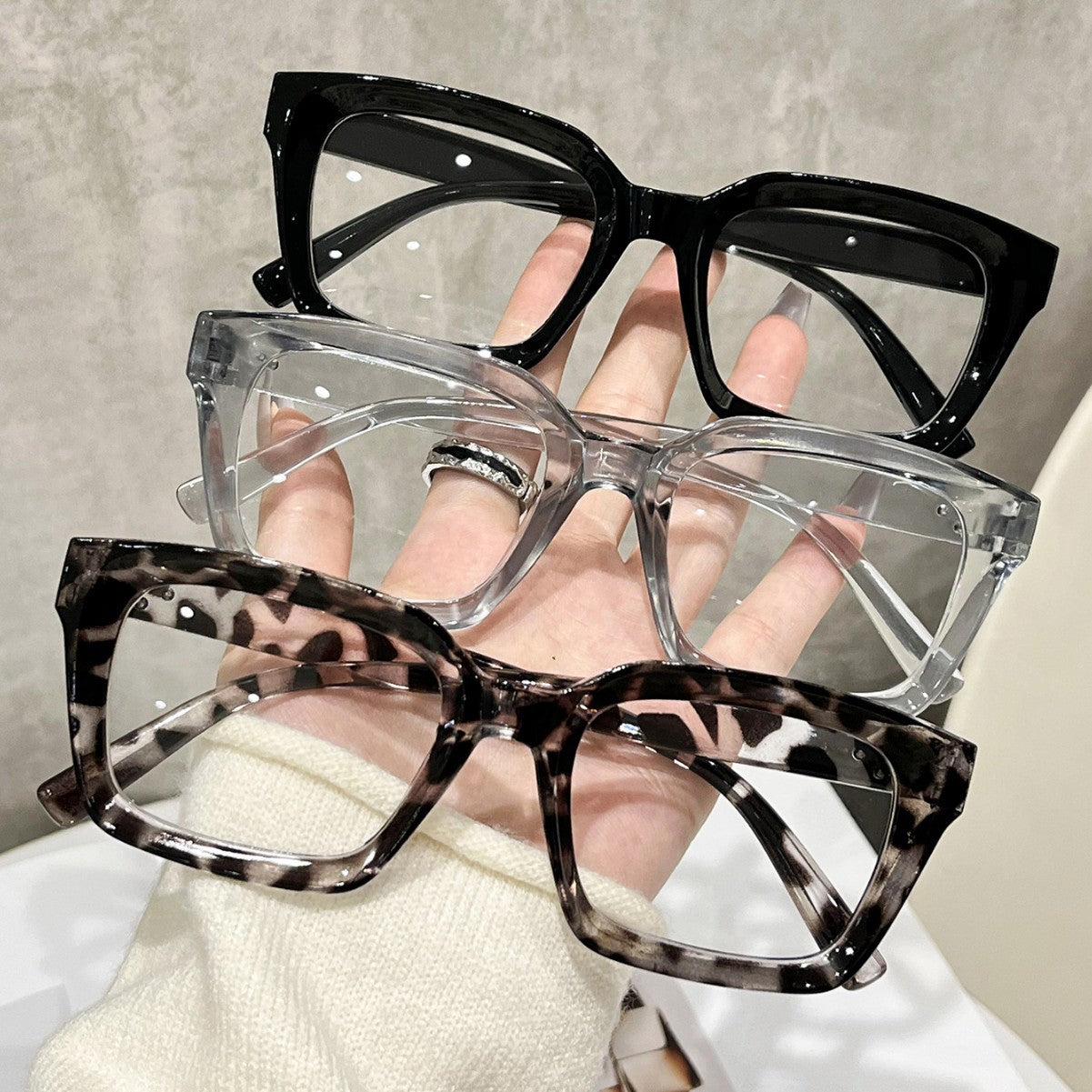 Square blue light blocking glasses, bare face rice spike glasses for men and women, high aesthetic value, versatile decorative flat light glasses for both European and American use