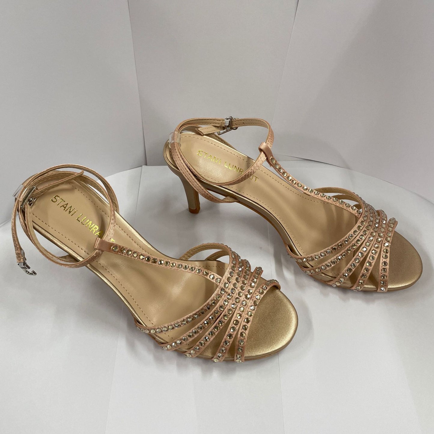 WO Huizhou City 2026 Autumn New European and American Round-Headed Fish Beak Comfortable and Versatile High Heels Fashionable Temperament Rhinestone Sandals