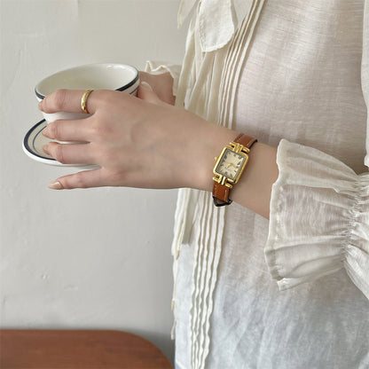 Export wholesale fashionable small square watches, simple Roman scale, vintage exquisite petite versatile sugar cube watches for women