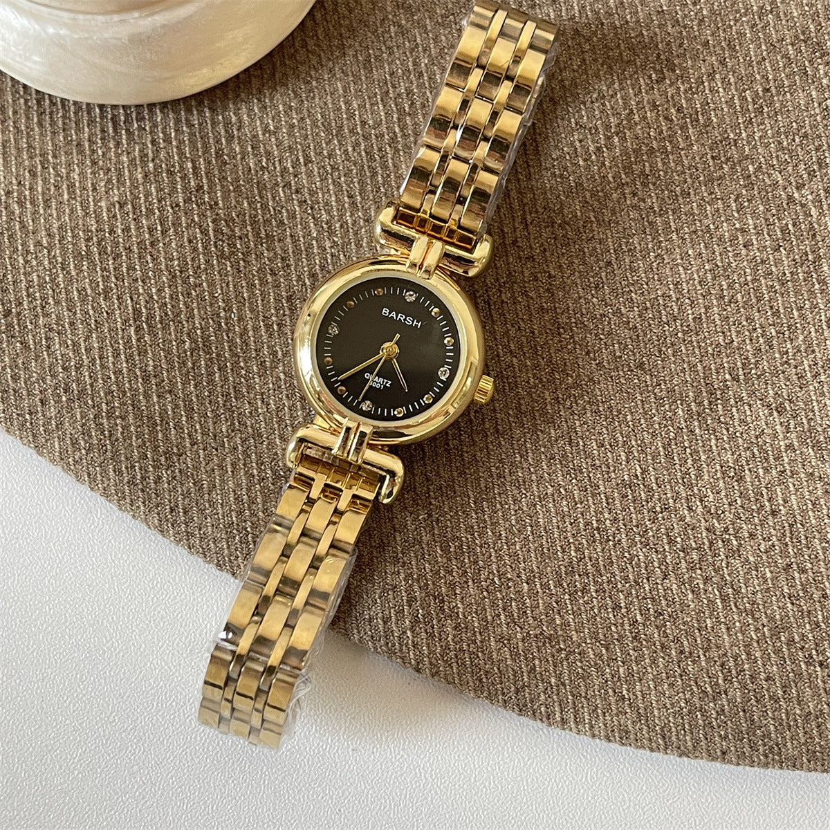 Foreign trade wholesale explosive second-hand women's quartz watch women's retro mini small disc niche light luxury steel belt