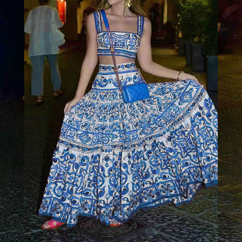Conjunto de saia e top com suspensórios, estampado, elegante e com um toque europeu e americano, para a primavera de 2026. Novo estilo transfronteiriço entre a Europa e os Estados Unidos.