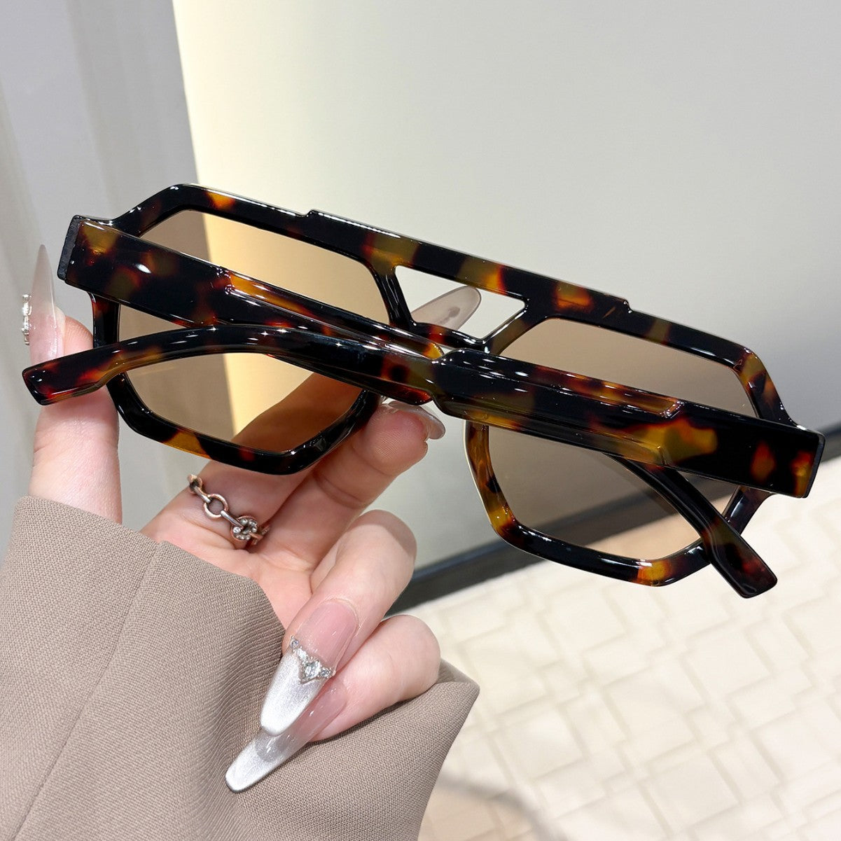 Polygonal dual-beam sunglasses for men, new European and American high-end sunglasses, UV-blocking fashion sunglasses for women