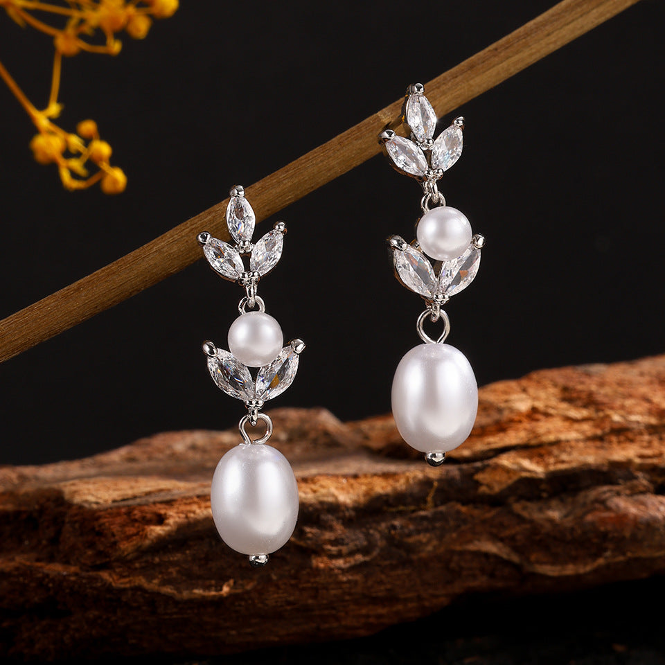 2025 Korean Style High-End Zircon Pearl Earrings for Women, Fashionable Versatile Bridal Banquet Dress Earrings