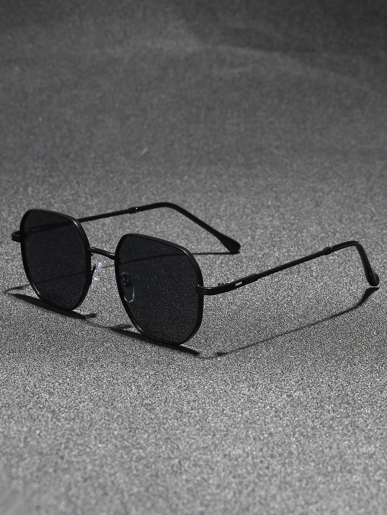 Simple square frame sunglasses, European and American vintage men's and women's face-enhancing sunglasses, driving internet celebrity metal sun-protection sunglasses
