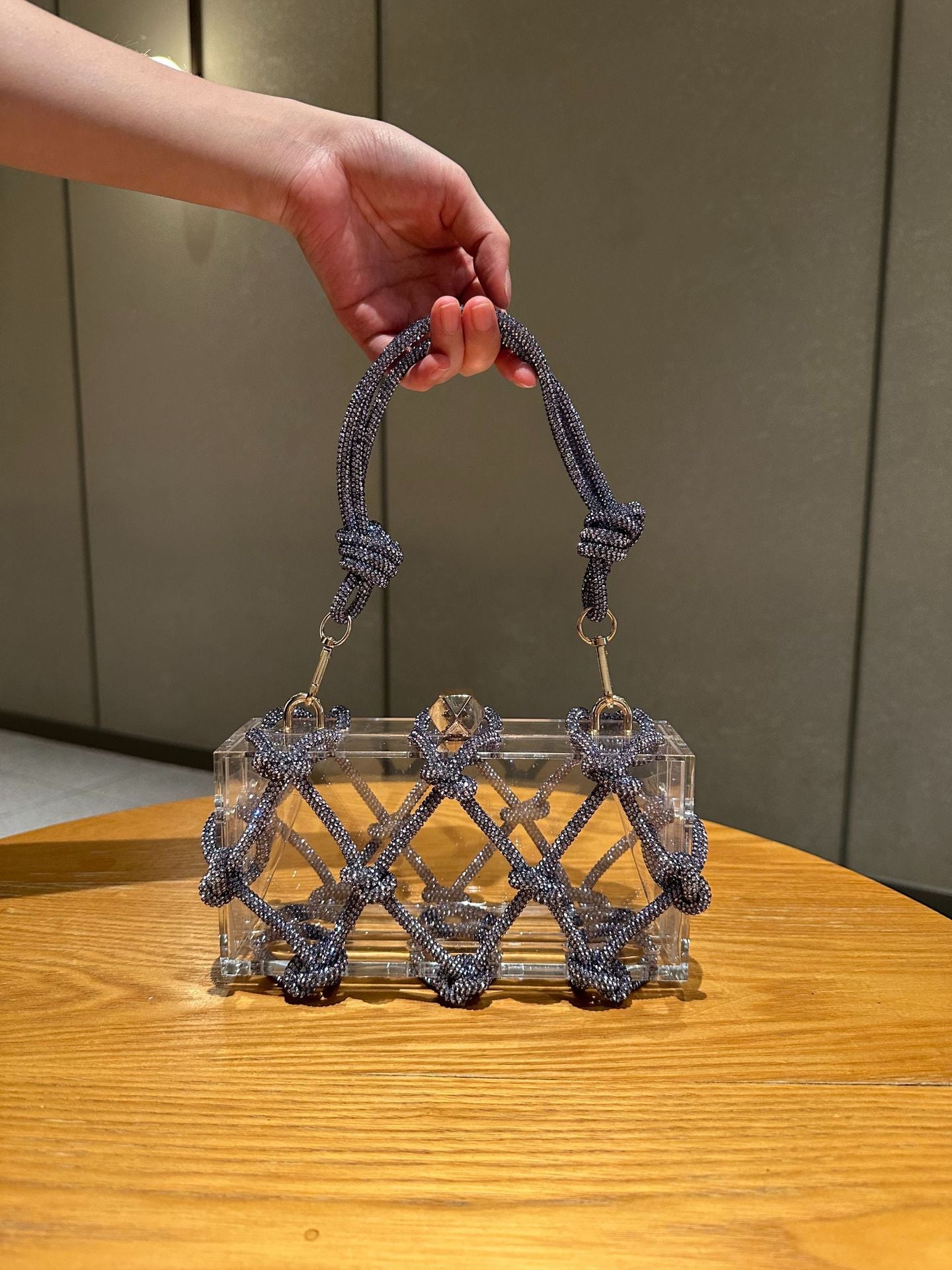 Saco de caixa de acrílico transparente brilhante e inflexível transfronteiriço Jantar tecido à mão saco das axilas de moda de alta qualidade