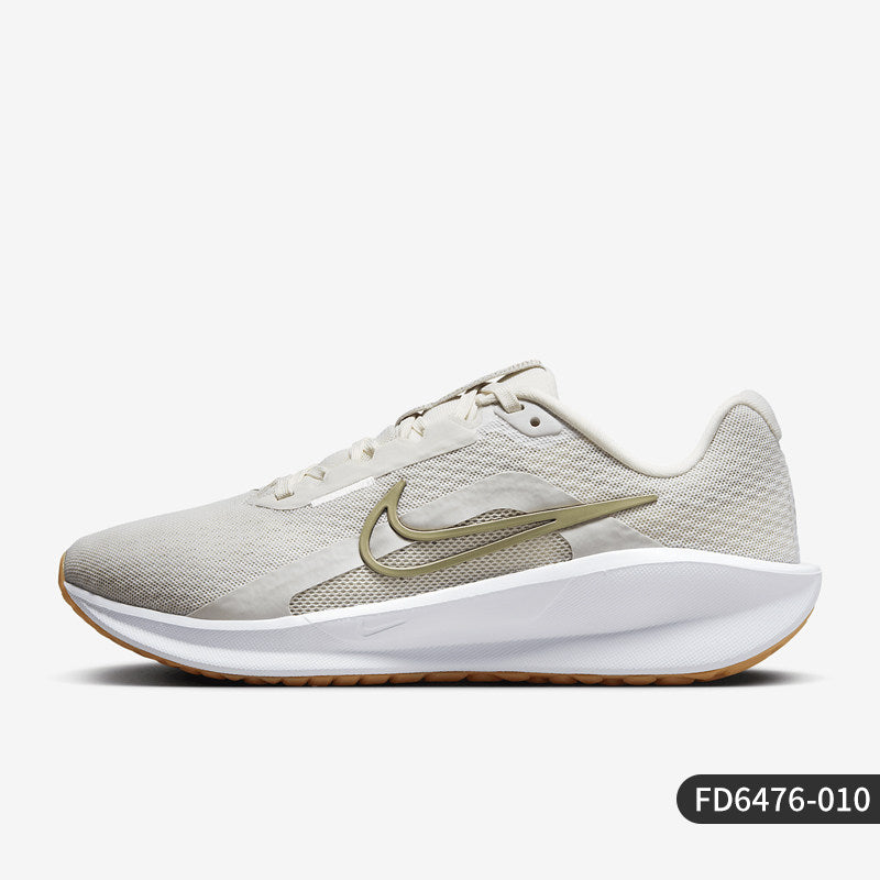 Sapatilhas de corrida para mulher Nike Downshifter 13 com amortecimento e malha, modelo FD6476-802.
