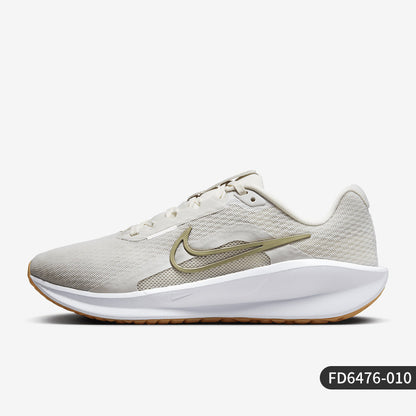 Sapatilhas de corrida para mulher Nike Downshifter 13 com amortecimento e malha, modelo FD6476-802.