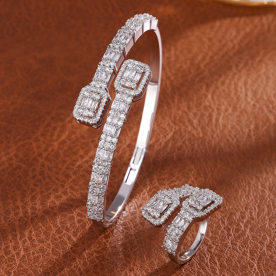 Cross-border European and American style exaggerated full zircon, light luxury, niche, high-end design, open ring for women, women's hand accessories that do not fade