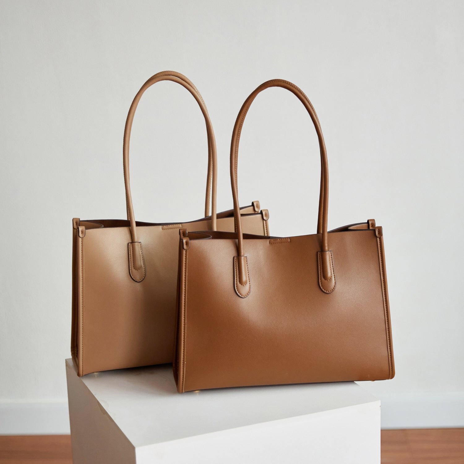 Bolsa tote Novo modelo 2026 minimalista para o dia a dia bolsa fashion versátil Grande capacidade Bolsa Internacional elegante Bolsa de ombro