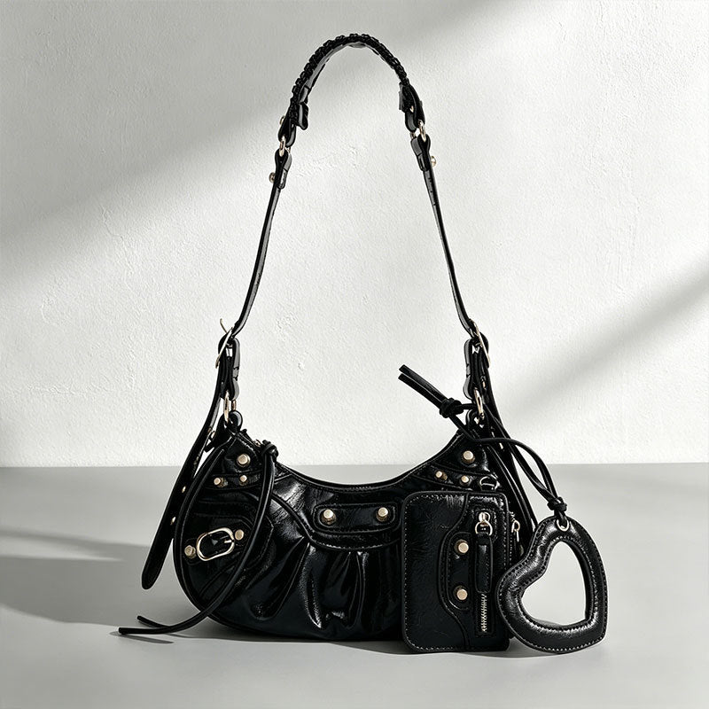 Y2K Bolsa de ombro Novo modelo fashion Bolsa elegante tachas de ombro curta Bolsa biker vintage elegante Bolsa transversal