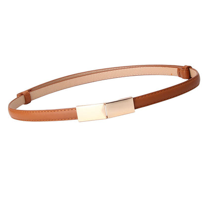 Cinto ajustável, elegante e decorativo para casacos e vestidos, em pele escura, modelo pequeno, ideal para as mulheres que pretendem um cinto para camisola. Disponível em stock.