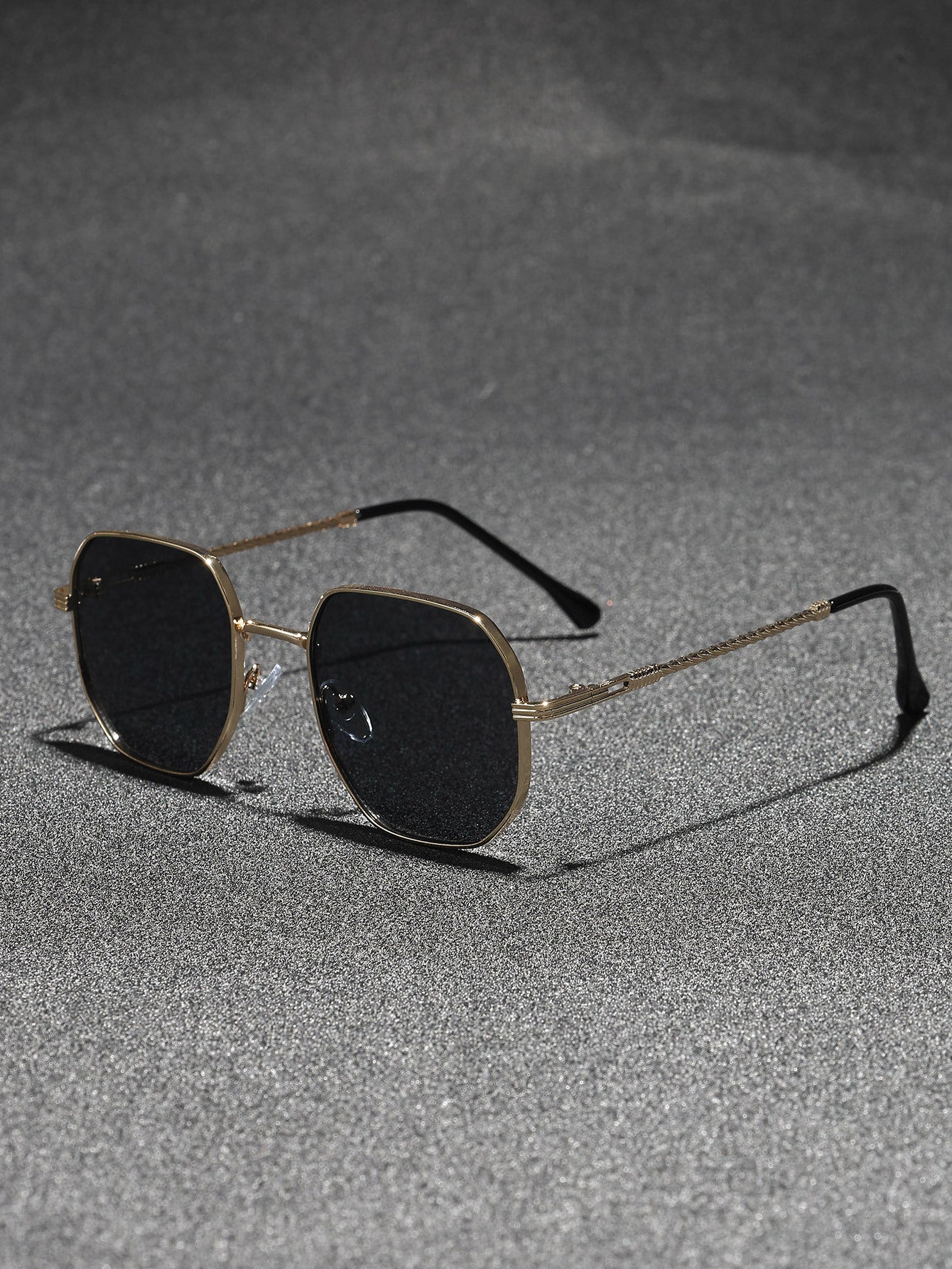 Simple square frame sunglasses, European and American vintage men's and women's face-enhancing sunglasses, driving internet celebrity metal sun-protection sunglasses