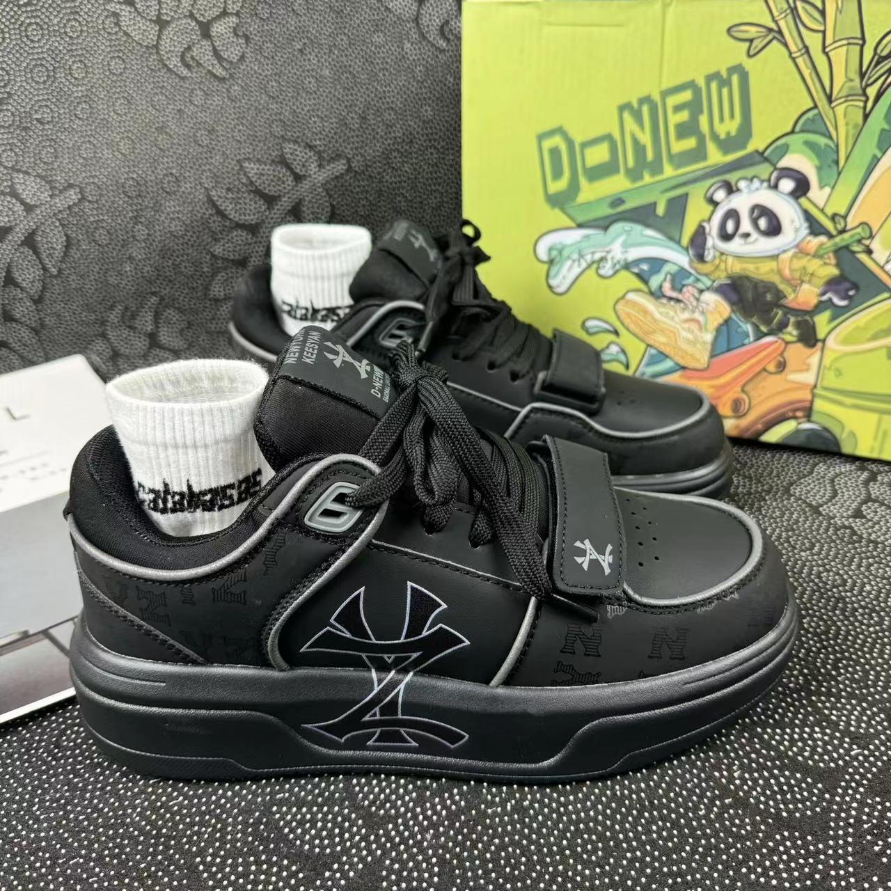 Sapatos de maré nacionais, estilo masculino e feminino, sapatos de pão de sola grossa que bloqueiam a cor, chiques, casais de rua, sapatos de athleisure do alfabeto