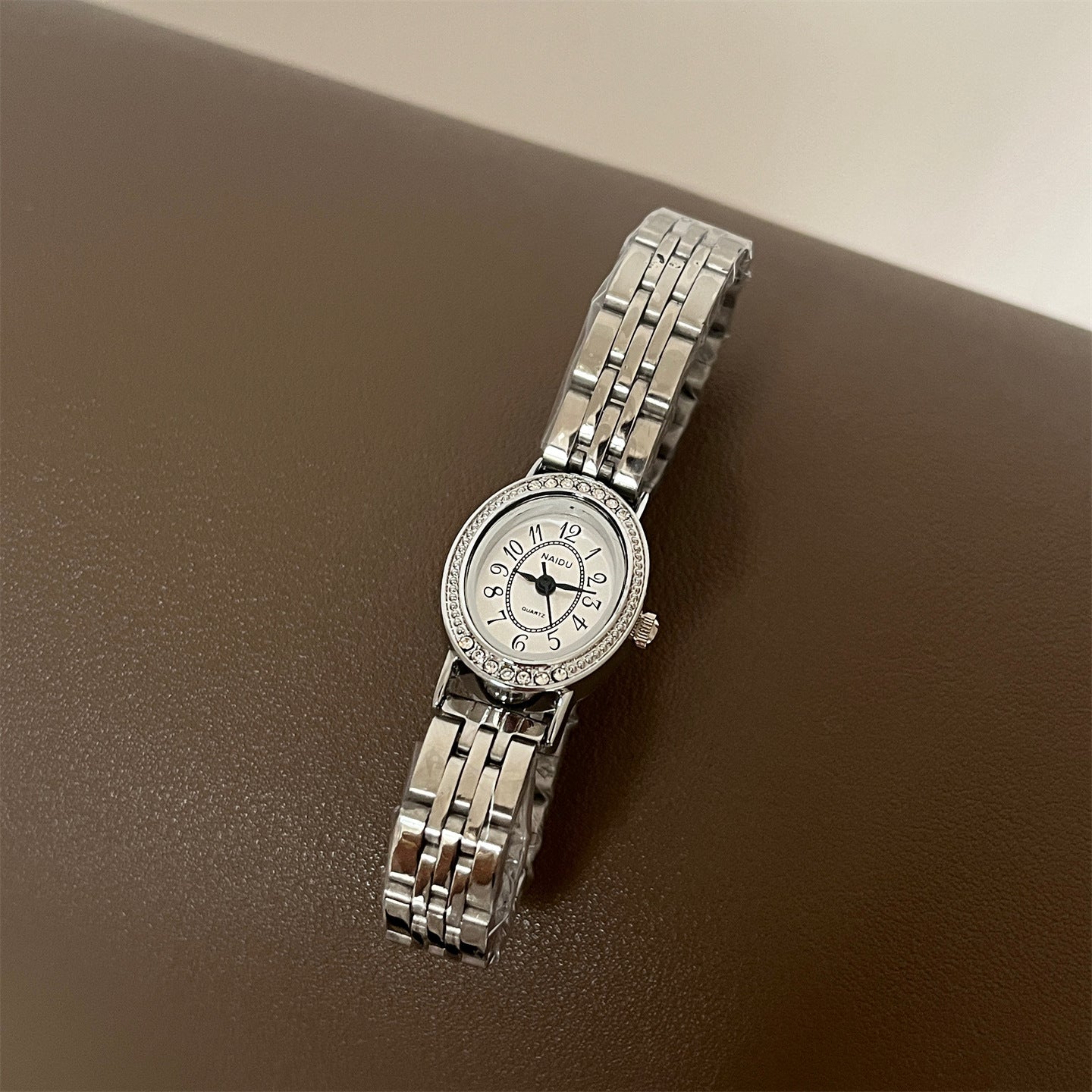 Manufacturer foreign trade direct sales vintage design sense watch female niche oval subdial chain watch female quartz watch