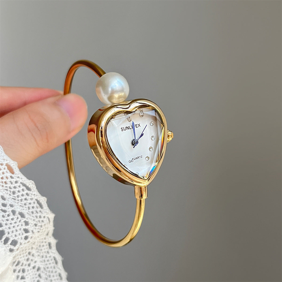 Sunlifex Peach Heart Bracelet Watch for Women, Exquisite Niche Pearl Diamond Design, Douyin Best-Selling Women's Watch