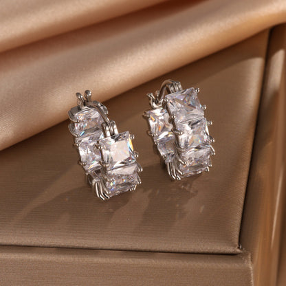 Japanese and Korean sweet elegance, minimalist, zircon inlaid women's personalized versatile fashion earrings, earrings, and earrings
