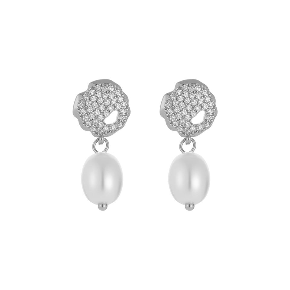 Japanese and Korean exquisite fashion style, niche design, socialite style, light luxury commuter, ultra-glitter fairy with full diamonds, pearl-set earrings