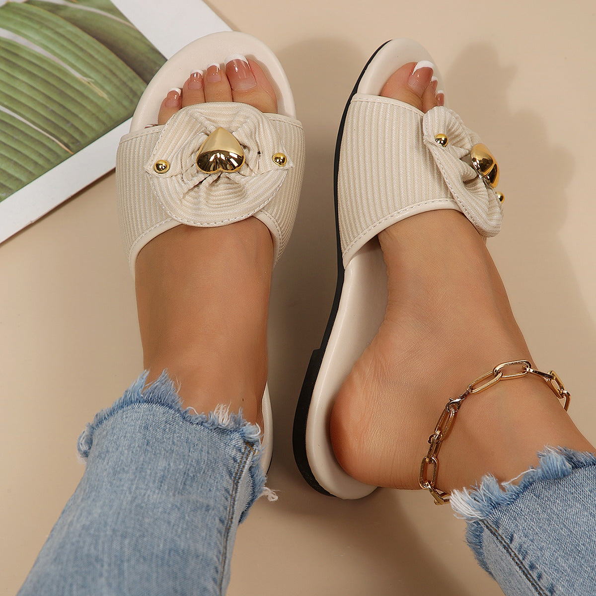European and American cross-border women's shoes, export fashion slippers, elegant versatile floral decorative buckle round toe flat sandals