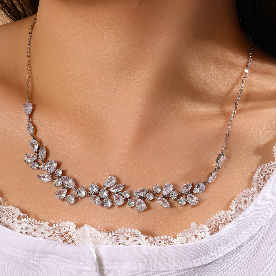 European and American cross-border bestsellers: fully diamond-filled waterdrop zircon necklaces, accessories, niche designs, high-end bridal wedding banquets