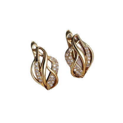 Light luxury women's niche twisted braided with irregular hollowed-out design accessories, metallic earrings, stud earrings