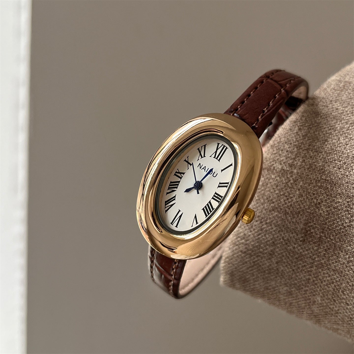 Light luxury women's watches, Douyin explosive bathtub series, niche second-hand exquisite belts, quartz watches, hot-selling models