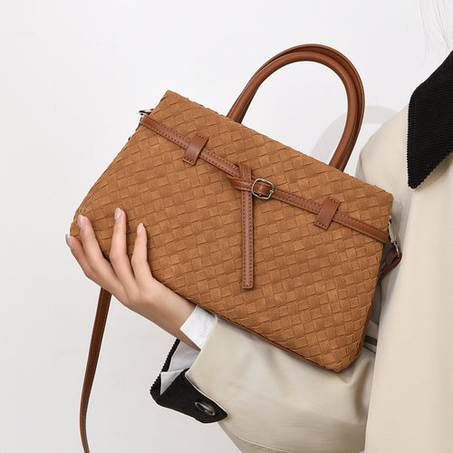 Bolsa de mão feminina camurçado para o dia a dia Bolsa Novo modelo bolsa trançada totalmente artesanal fashion Grande capacidade Bolsa de ombro feminina Internacional