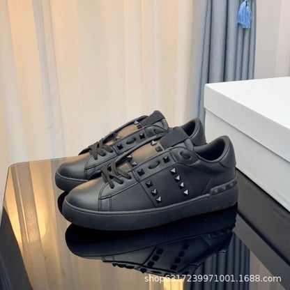 Sapatos de tabuleiro respiráveis de outono e inverno, sapatos masculinos casuais, sapatos brancos, sapatos individuais masculinos, rebites, sapatos da moda da estação europeia, sapatos femininos