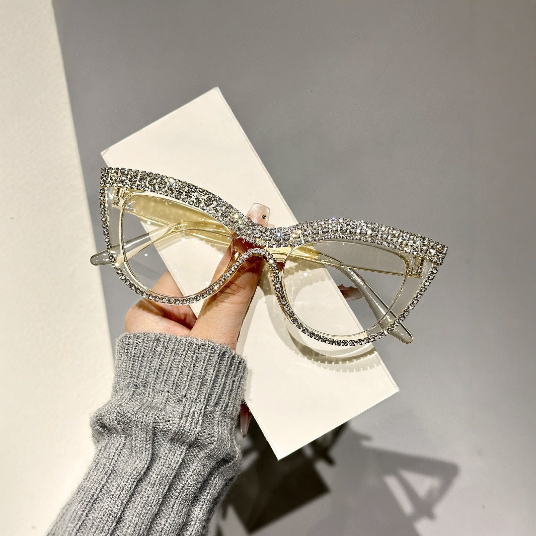 2025 New Simple Diamond-Encrusted Sunglasses Fashionable European and American Vintage Cat Eye Diamond Chain Sunglasses for Women's High-End Feel