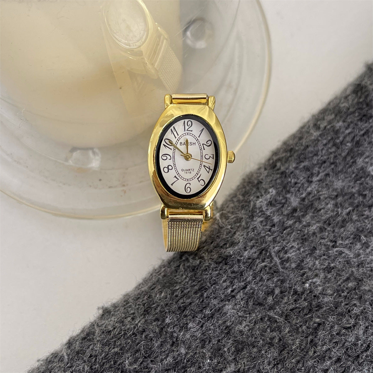 New small dial oval vintage watches, high-end vintage women's watches, niche temperament, fashionable women's watches wholesale