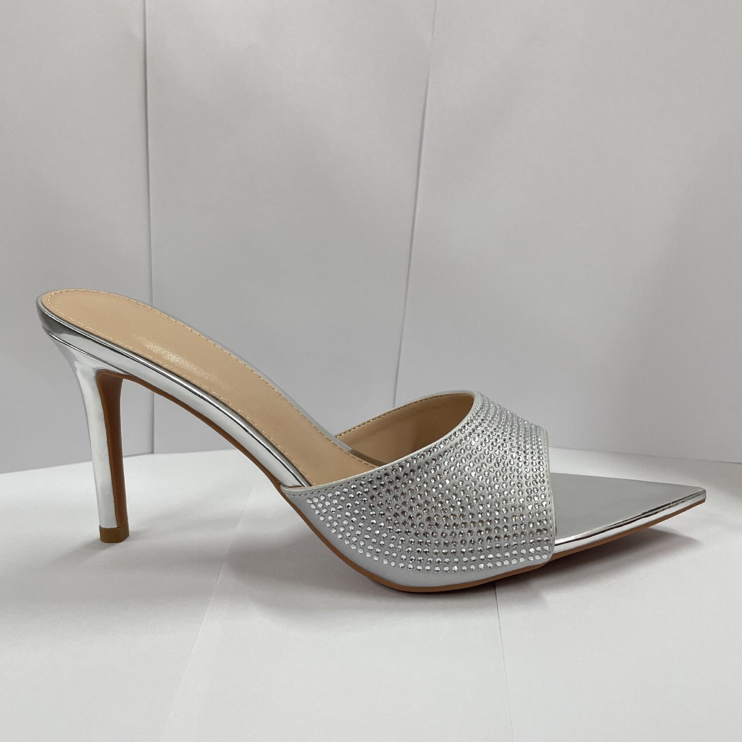 Summer women's beautiful stiletto heeled rhinestone high-heeled slippers with skirts pointed toe high-heeled heels are sexy and not tiring to the feet