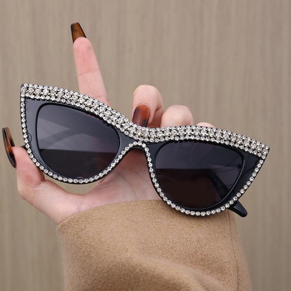 Cat-eye diamond-studded sunglasses, new fashion party glasses, Chanel-style personalized shape-style sunglasses for women, high-end feel