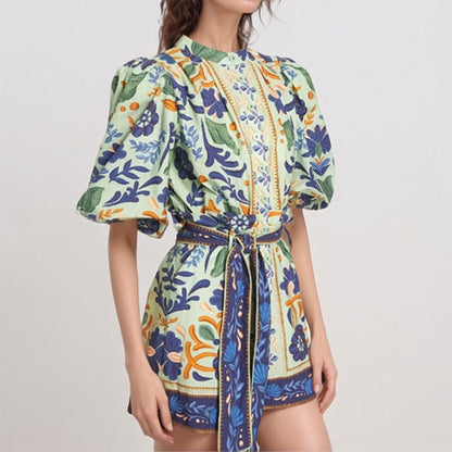 Primavera 2026: Conjunto retro feminino de corte irrepreensível, com estampado, gola redonda e manga curta, num estilo europeu transfronteiriço, com um toque de elegância e estilo celebridade.