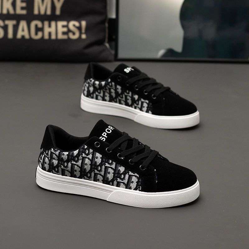 Sapatos masculinos da moda 2025 primavera/verão novos sapatos de lona retro de sola macia espírito versátil cara esportes lazer board shoes