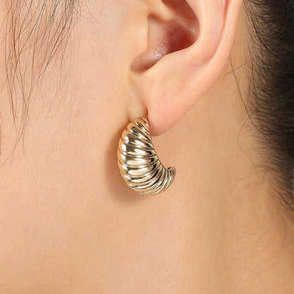 French vintage twisted C-shaped earrings, niche high-end commuting versatile copper-gilt silver earrings, cross-border jewelry wholesale