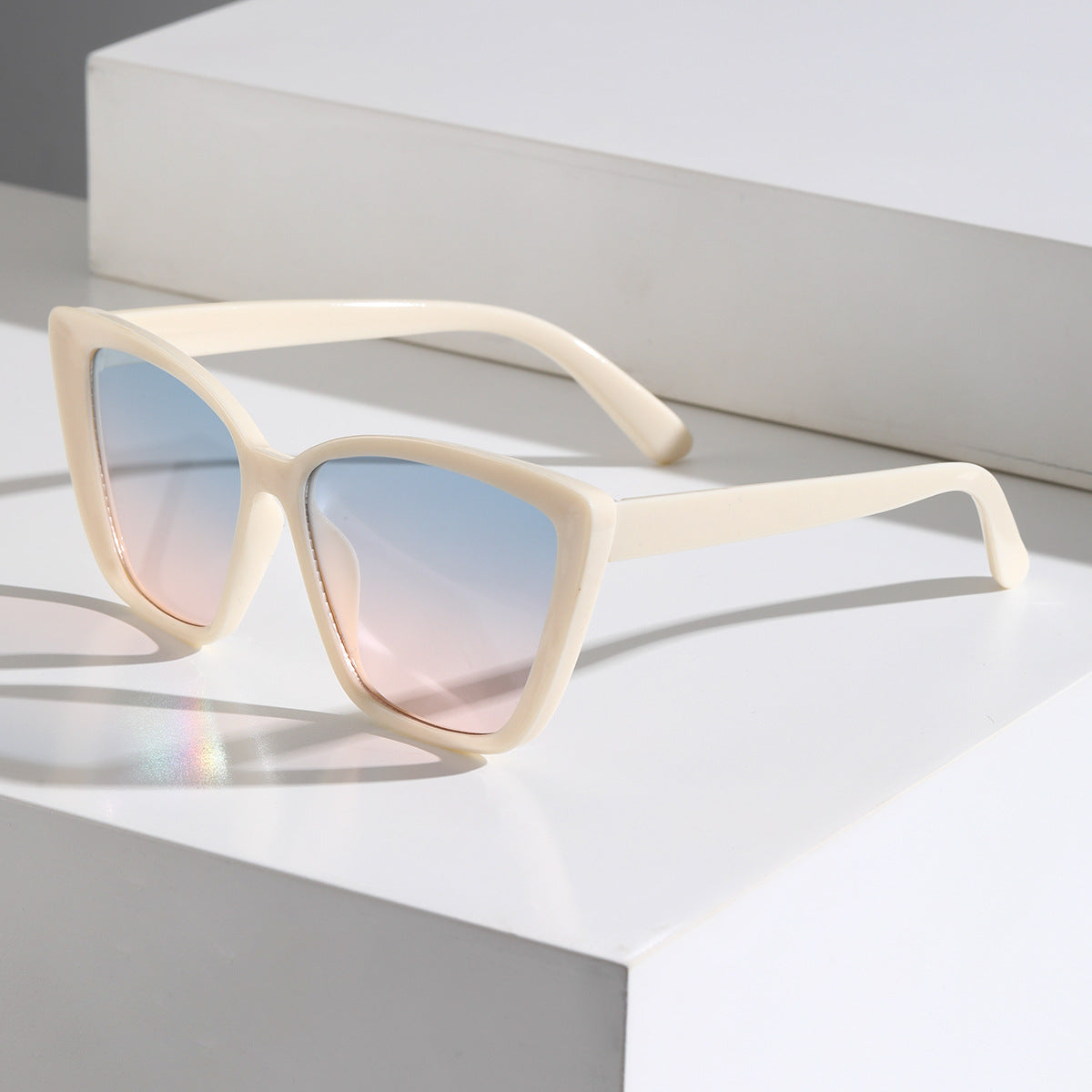 Cat's eye sunglasses foreign trade wholesale full frame black glasses men's and women's sunglasses high-end sunglasses UV protection
