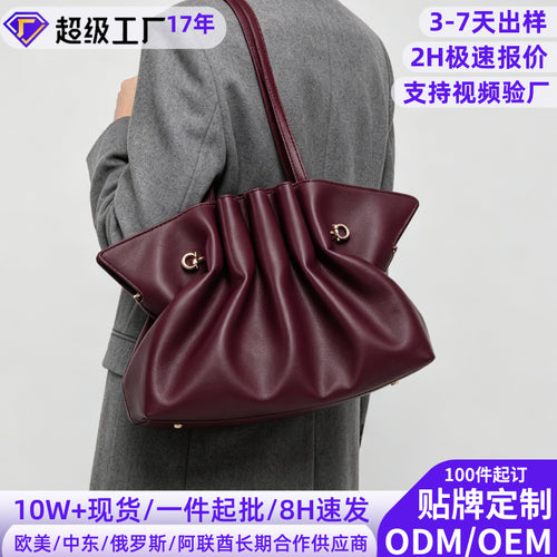 Internacional Bolsa de ombro Novo modelo Grande capacidade Bolsa tote europeia e americana fashion plissado Bolsa nuvem personalização Bolsa comércio internacional atacado