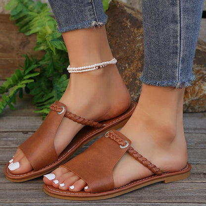 Retro Woven Sandals.